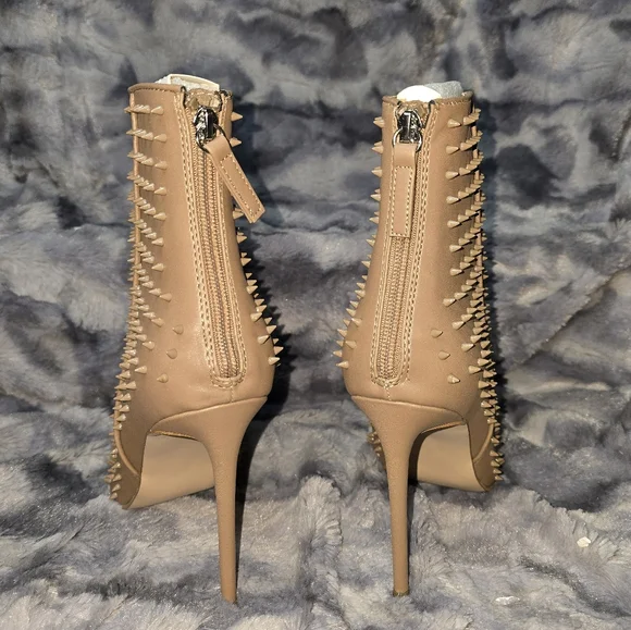 NWB Steve Madden Women's VaporColor Mocha Stiletto Heel Booties‎ Size 6